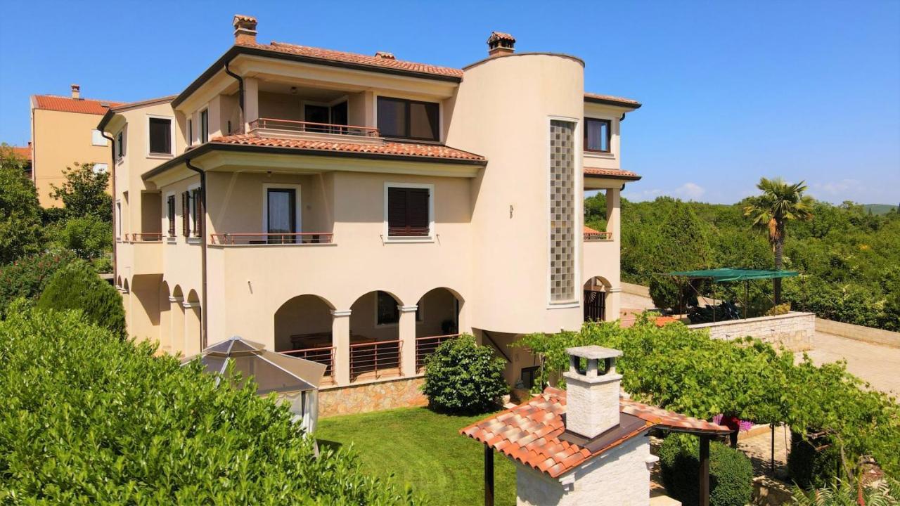 Apartments Fantazija Rovigno Esterno foto